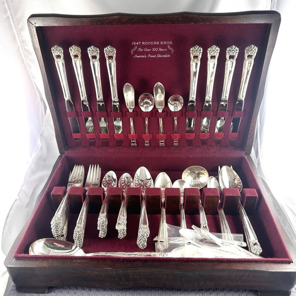 Vintage 1847 Rogers Bros 88 Pcs Eternally Yours Silverplate Silverware W/ Box